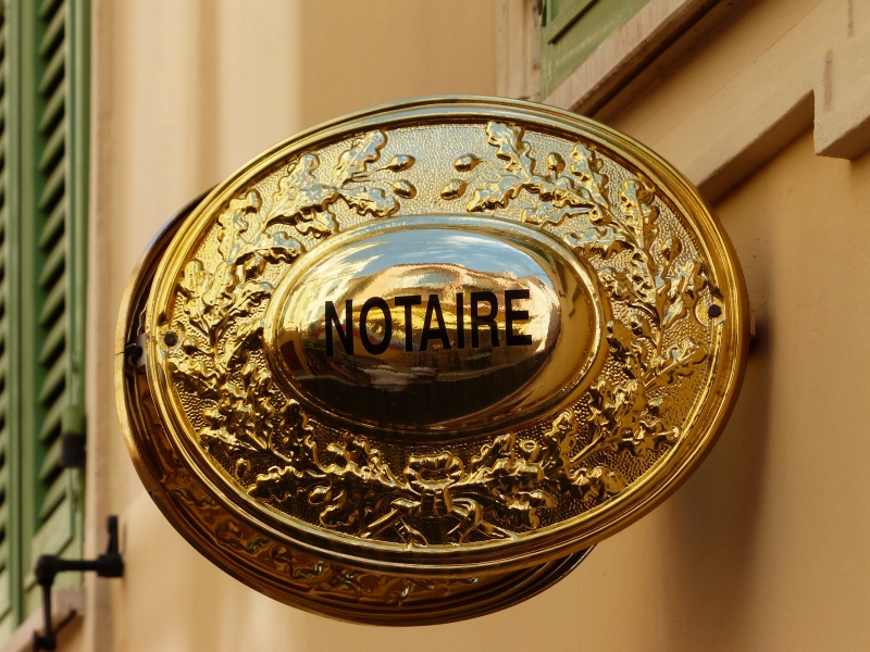 notaire-LE BROC-min_advertising-golden-metal-money-lighting-brass-1013060-pxhere.com